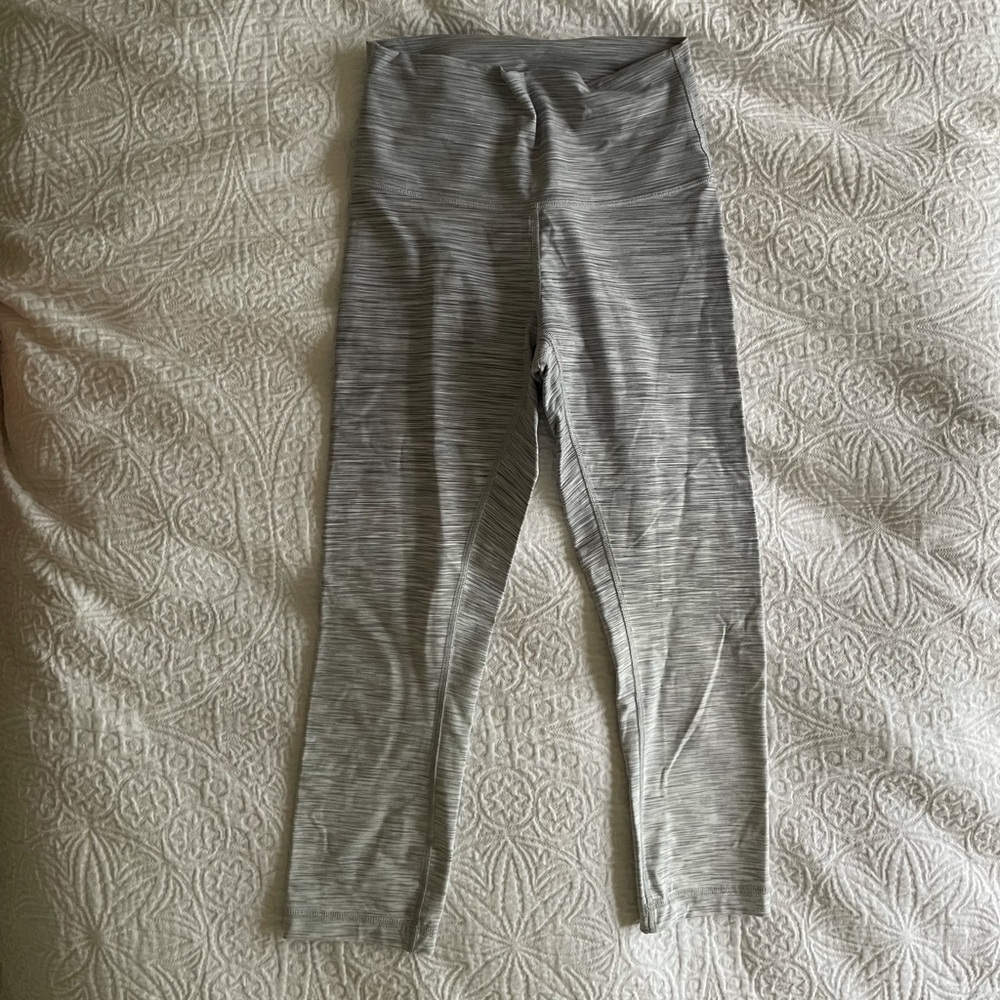 Wunder under cropped lululemon leggings